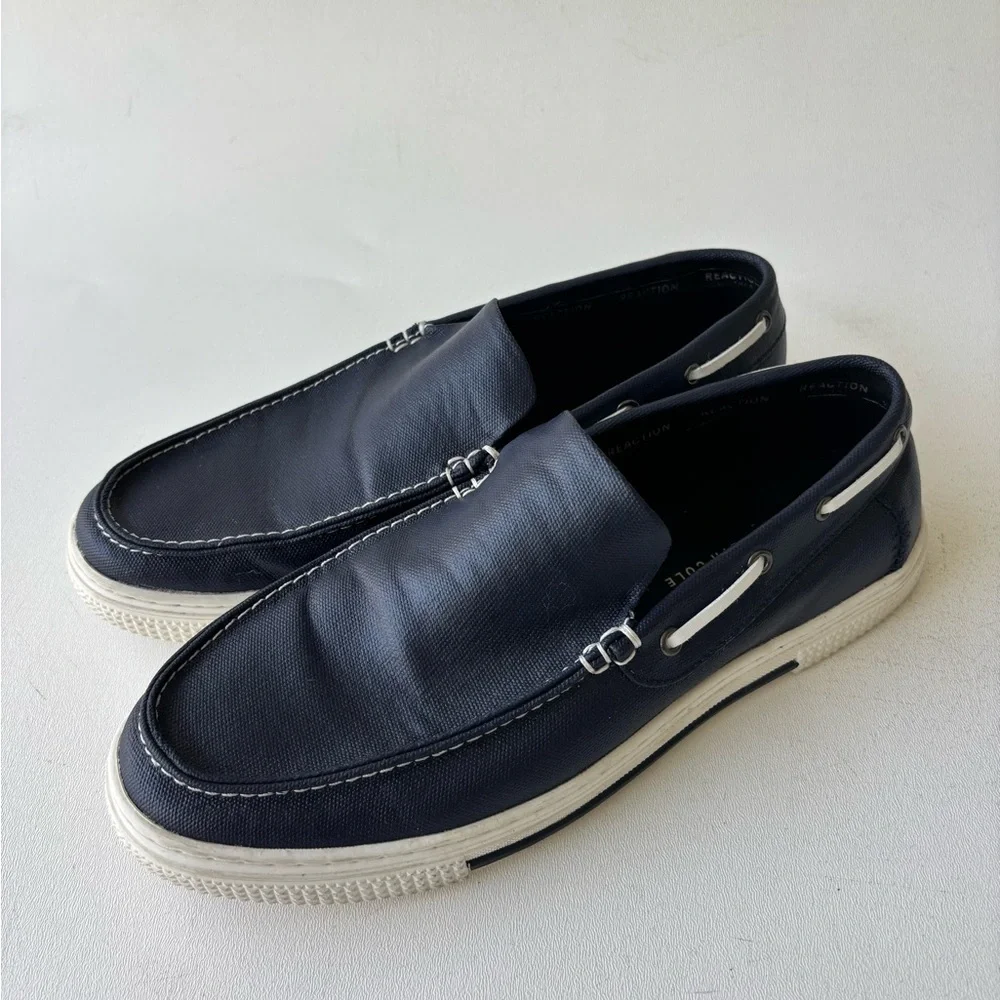Kenneth Cole reaction Ankir navy blue slip on boat shoes size 9 white trim 90s